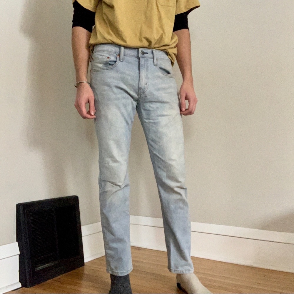 Light Wash Levi’s 502s